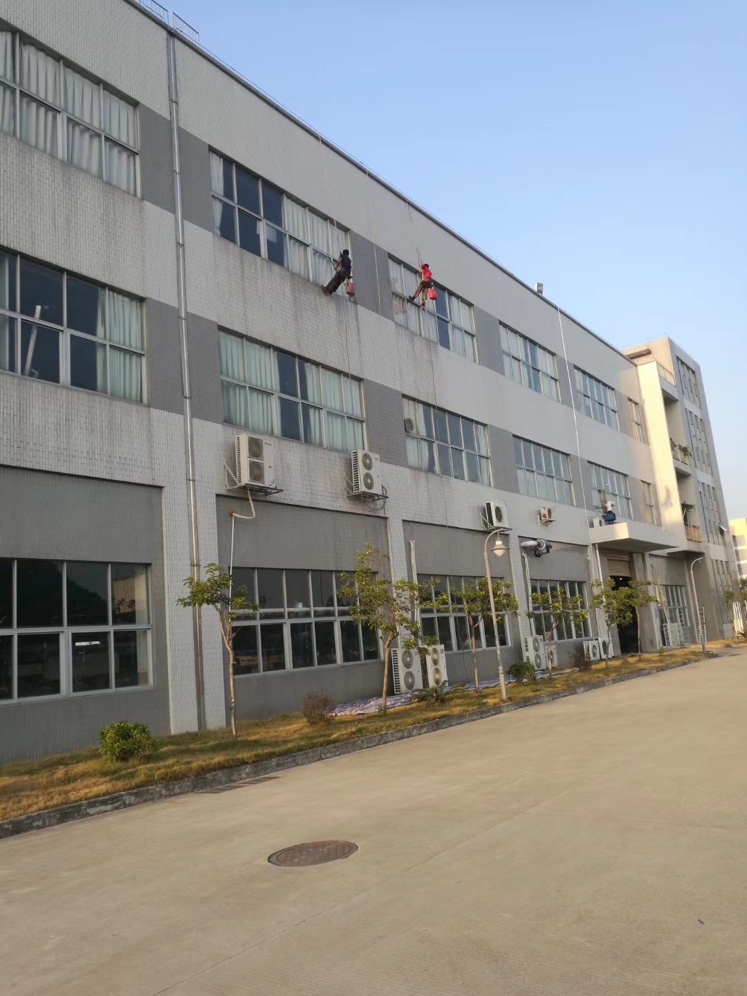 東莞工廠(chǎng)外墻清洗案例 東莞工廠(chǎng)外墻清洗案例