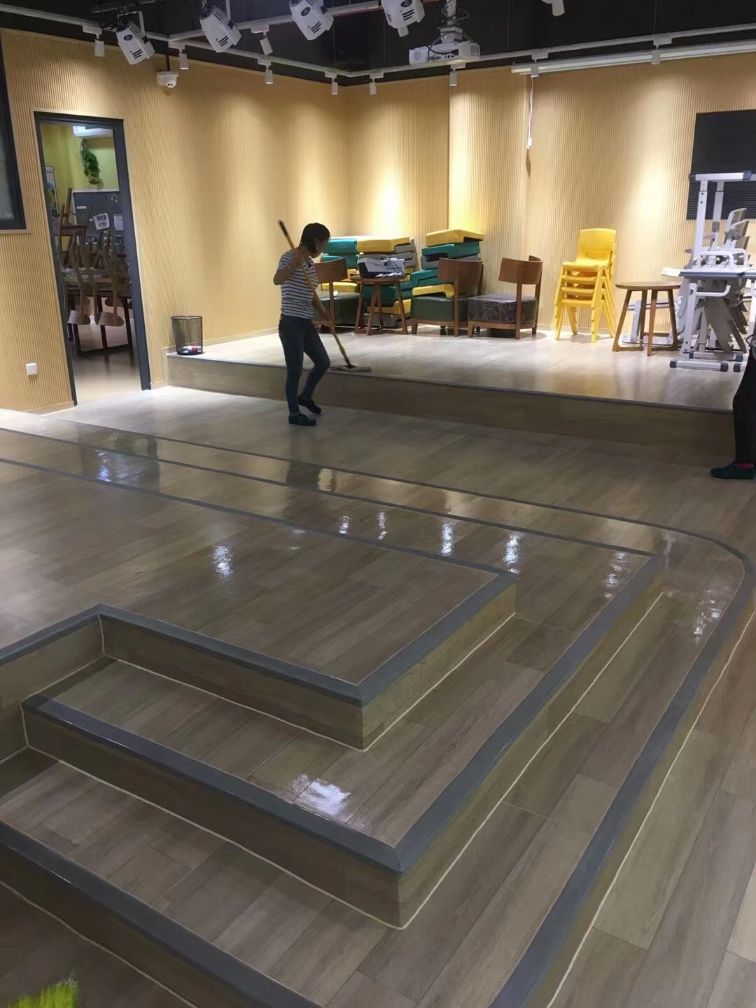 東莞地板打蠟-優(yōu)雅清潔 東莞地板打蠟-優(yōu)雅清潔